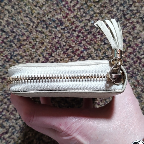 GVY: Gucci EUC+ Soho Cream Leather Interlocking G Zip Around Wallet (W48) - Picture 4 of 16